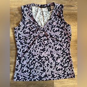 New York & Co Stretch Medium v neck tank.